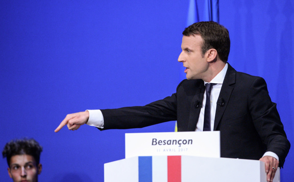 Macron répond à la percée de Mélenchon en se posant en candidat de "l'indignation" et du renouvellement