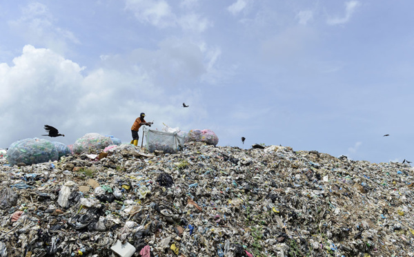 Sri Lanka: une montagne d'ordures s'effondre sur un bidonville