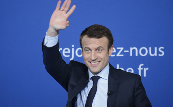 Macron: "On tourne clairement aujourd'hui une page de la vie politique française"