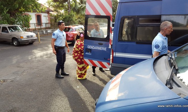 Prison ferme pour Emelie, la turbulente SDF du marché de Papeete
