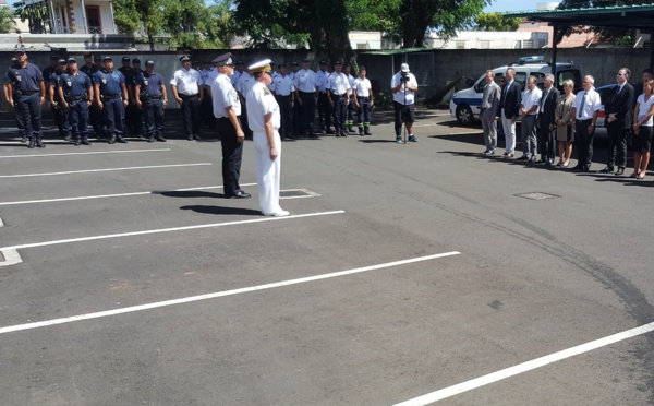 Hommage au policier Xavier Jugelé dans la cour de la DSP