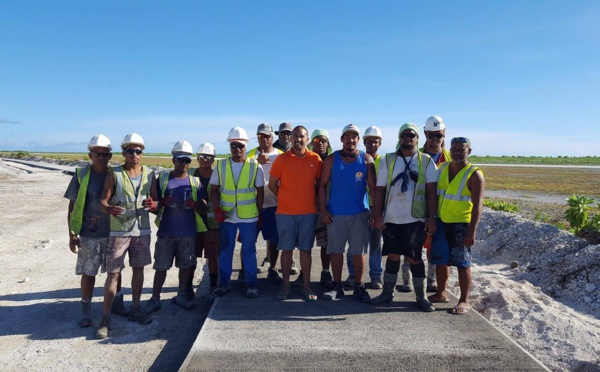 10 habitants de Makemo mobilisés pour les travaux de la route après l'aéroport