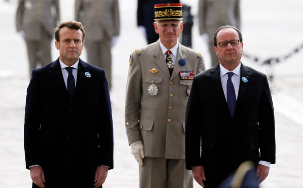 Macron poursuit ses consultations, grandes manoeuvres à droite et à gauche