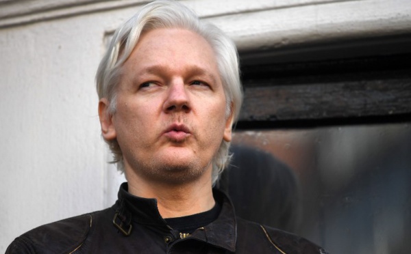 Abandon des poursuites en Suède contre Assange qui crie victoire