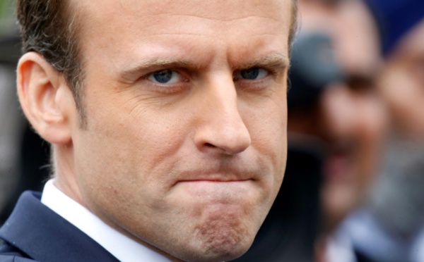 Macron suscite l'indignation avec une plaisanterie sur les Comoriens