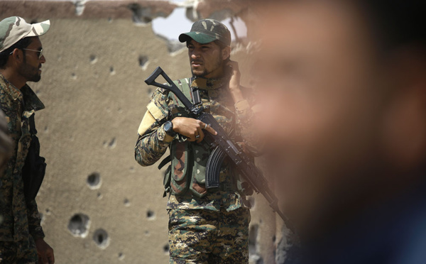 Une force appuyée par Washington entre dans Raqa, fief de l'EI en Syrie