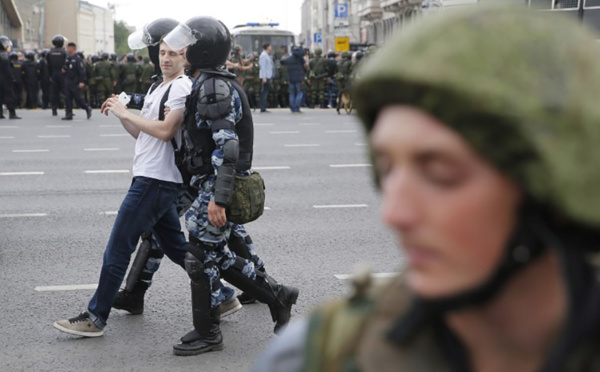 Russie: des centaines de partisans de Navalny interpellés