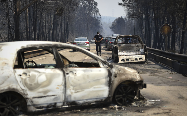Le Portugal, en deuil, dans une lutte acharnée contre des feux de forêt massifs