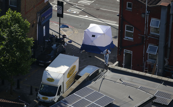 "Je veux tuer tous les musulmans": un homme percute des fidèles à Londres
