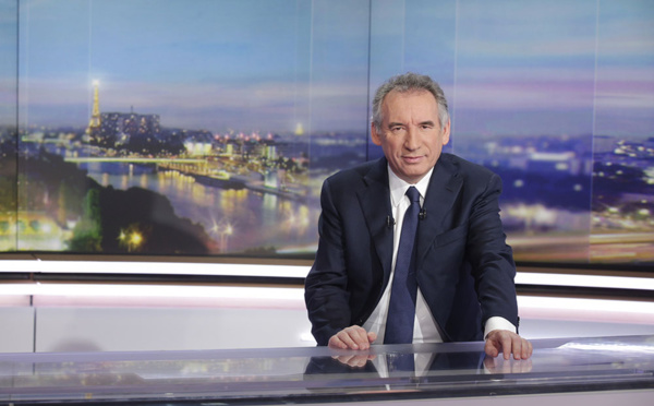 Gouvernement: Bayrou annonce son départ, Sarnez va diriger les députés MoDem