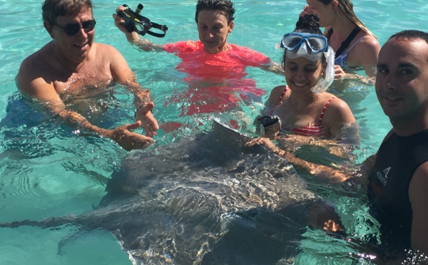Jean-Pierre Foucault et Cerise Calixte découvrent Moorea