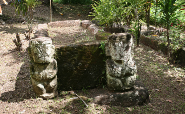 Carnet de voyage - Les « tiki toa » de Hiva Oa