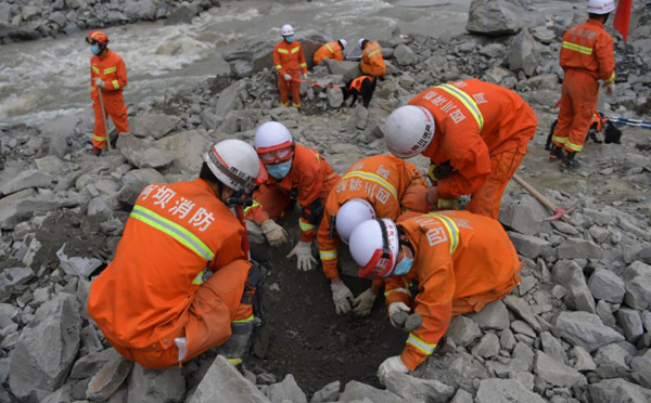 Eboulement en Chine: plus de 100 disparus, 15 corps déjà retrouvés