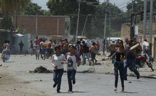 Venezuela: un hélicoptère lance des grenades sur la Cour suprême
