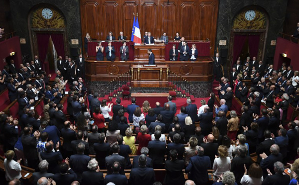 Macron promet un "changement profond" pour répondre à "l'impatience" des Français