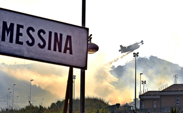 Italie : multiples incendies, le parc national du Vésuve en feu