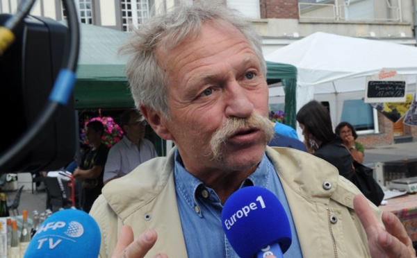 Réfugiés: José Bové appelle le président de la République à "ouvrir les frontières"