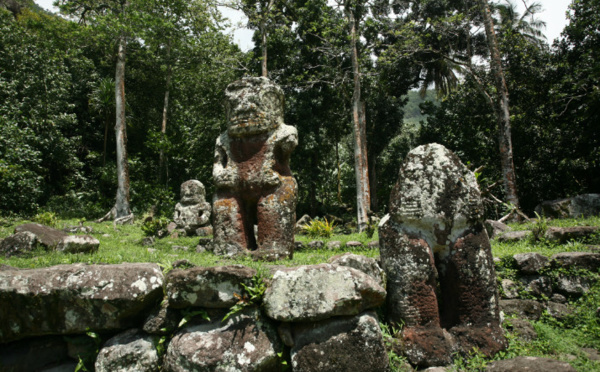 Carnet de voyage - Iipona : les hommes de pierre sous haute protection