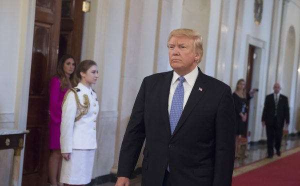 Le navire Trump prend l'eau de toute part