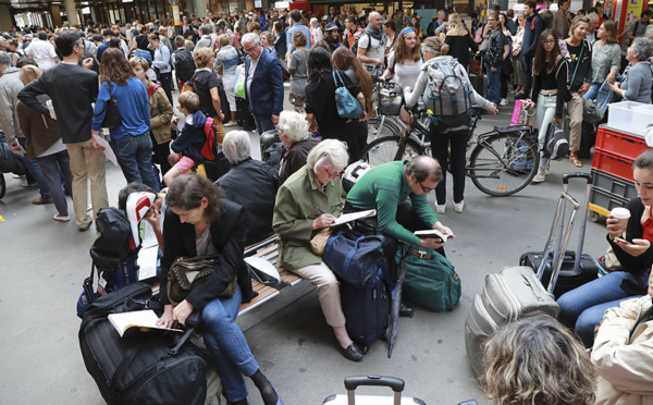 Montparnasse: trafic TGV toujours perturbé lundi, pagaille en gare