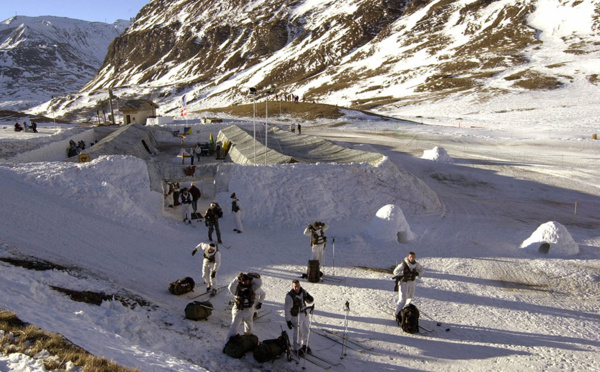 Un avion de tourisme s'écrase à 1.900 m d'altitude, plusieurs blessés graves