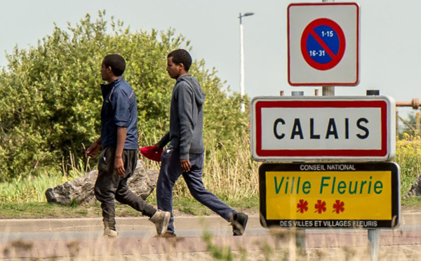 Migrants à Calais: douches et sanitaires installés dès "la semaine prochaine"