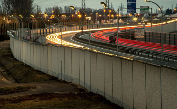 Un migrant saute d'une camionnette et meurt percuté par plusieurs véhicules près de Calais