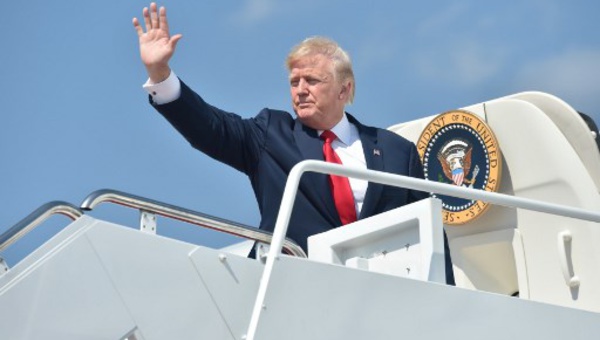 Trump promet de traquer les fuites qui minent sa présidence