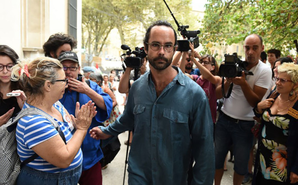 Condamné à 4 mois de prison avec sursis pour aide aux migrants, Cédric Herrou "continuera à se battre"