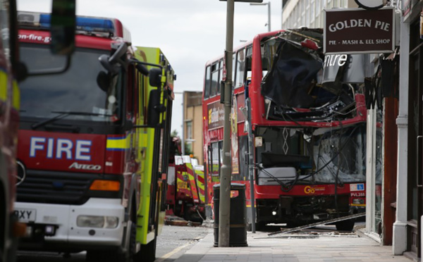 Un bus à impériale s'encastre dans un magasin à Londres: dix blessés