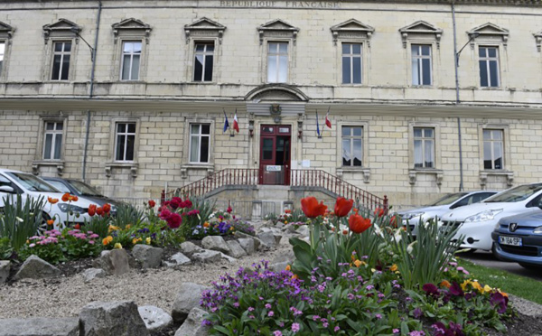 Baisse des contrats aidés : le casse-tête des maires avant la rentrée