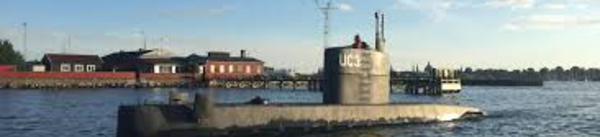 La police à la recherche d'indices à bord du mystérieux sous-marin danois