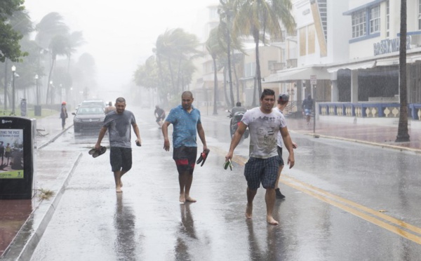 L'ouragan Irma s'abat sur Cuba, les évacuations s'amplifient en Floride