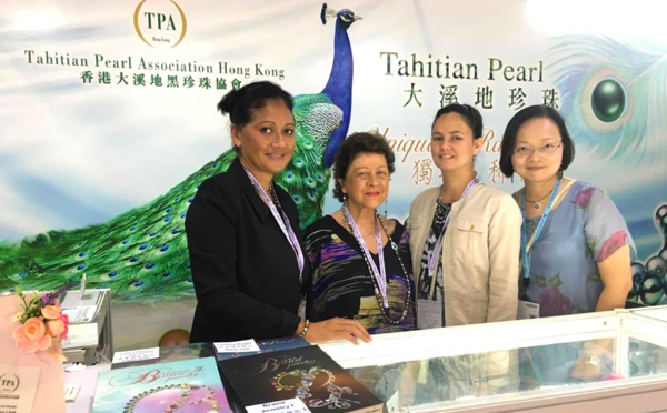 La perle de Tahiti présente au Salon international de la bijouterie à Hong Kong