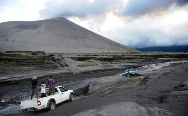 Vanuatu: un volcan en éruption, des milliers d'évacués