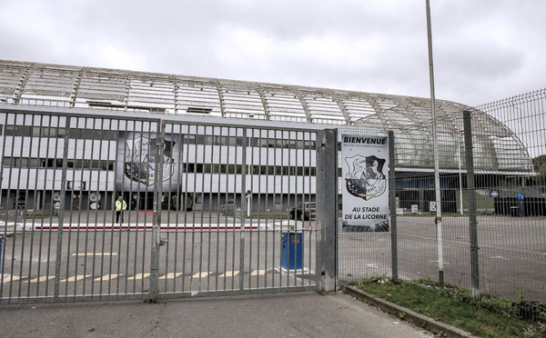Amiens-Lille: enquête sur fond de polémique après la chute d'une barrière