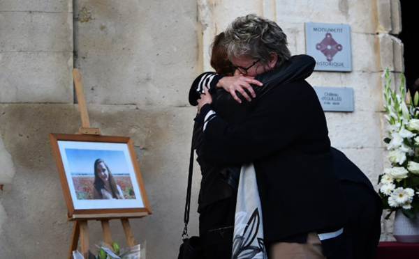 Devant sa famille "plongée en enfer", l'hommage de son village à Mauranne, tuée à Marseille