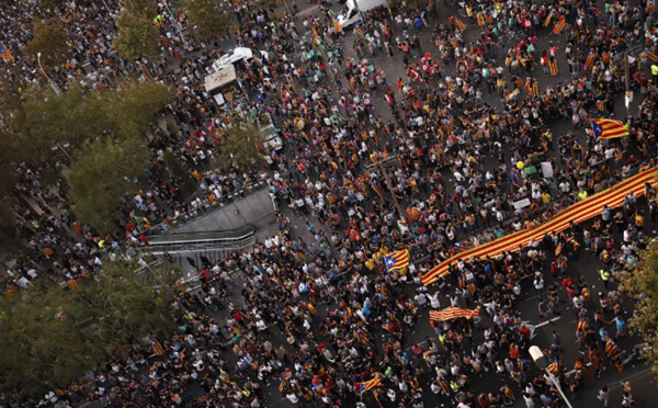 Catalogne: l'UE soutient Madrid mais appelle au dialogue