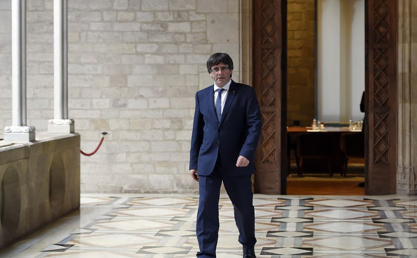Catalogne: pression maximale sur le dirigeant séparatiste avant un discours crucial