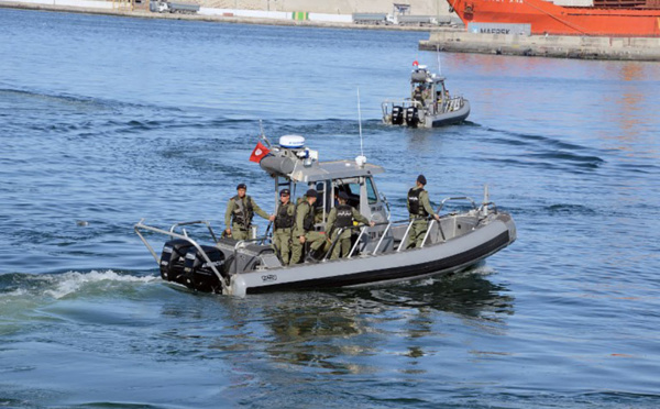 Tunisie: au moins 8 migrants meurent noyés dans une collision avec un navire militaire