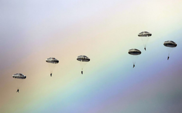 Australie: trois parachutistes tués dans une collision en plein ciel