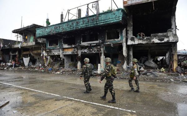 Philippines: Duterte dit que Marawi est "libérée" mais les combats continuent