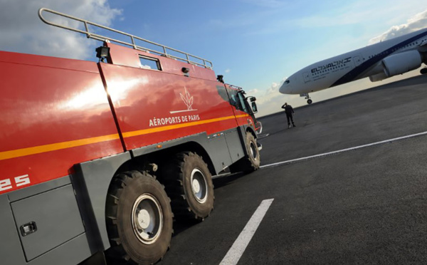 N-Calédonie: l'incendie près de l'aéroport "pas encore maîtrisé"