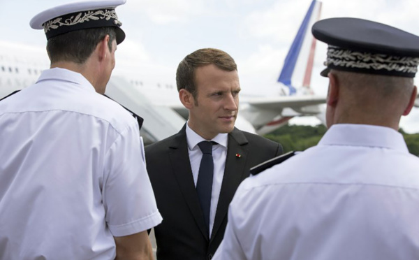 En Guyane, Macron réaffirme les engagements de l'Etat et affiche sa fermeté