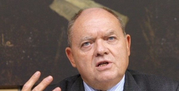 Augmentation des rémunérations en cabinets ministériels: "choquant", selon Dosière