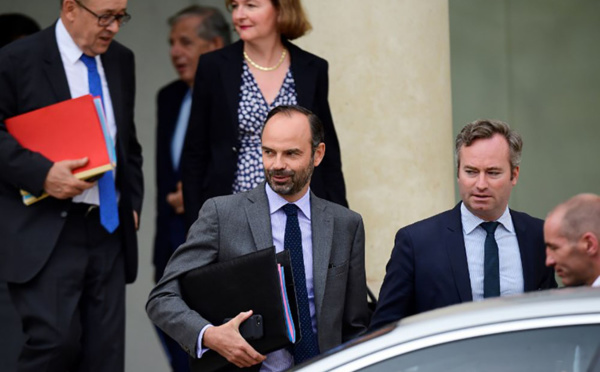 Gouvernement: surtaxe sur les entreprises validée, engagements européens confirmés