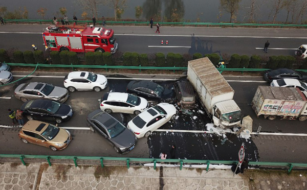 Carambolage en Chine: 18 morts sur une autoroute