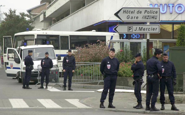 Haute-Savoie: un policier tire sur une voiture qui fonçait sur des collègues, un mort