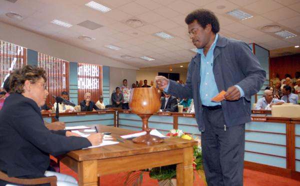 Entre la France ou l'indépendance, une ligne de crête se dessine en N-Calédonie