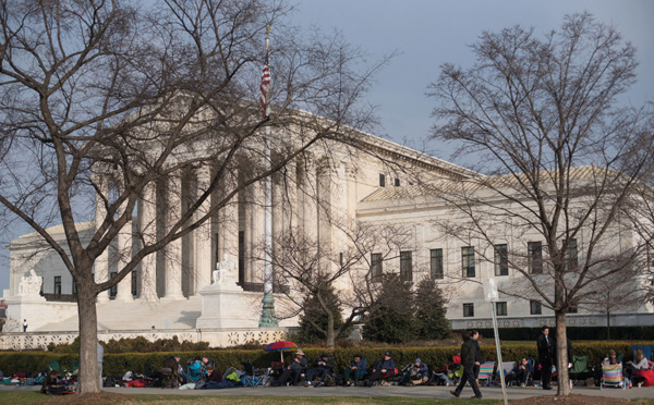 Feu vert de la Cour suprême au décret anti-immigration de Trump